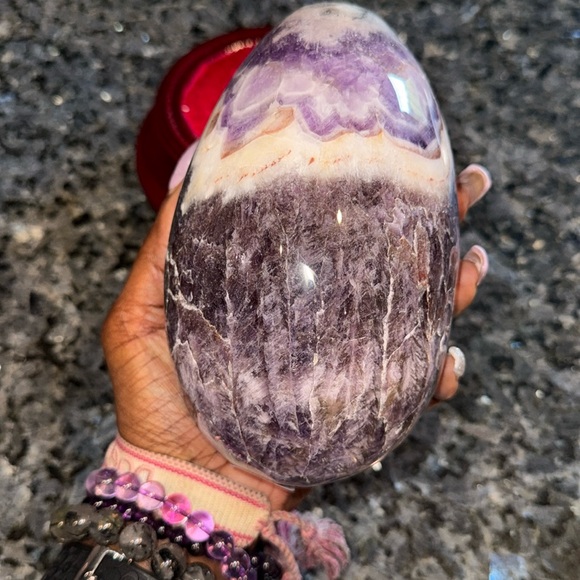 Dream Chevron Amethyst Stone Medium Egg with stand - Picture 7 of 9